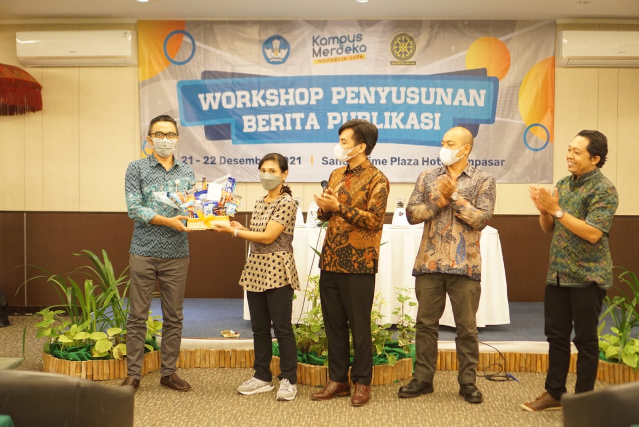 Wins Award, Fisip Unud Committed to Improve Service