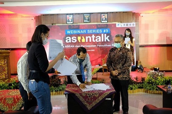 ASEANTALK Series #3 Webinar Event Closed with Inter-Institutional Cooperation Agreement