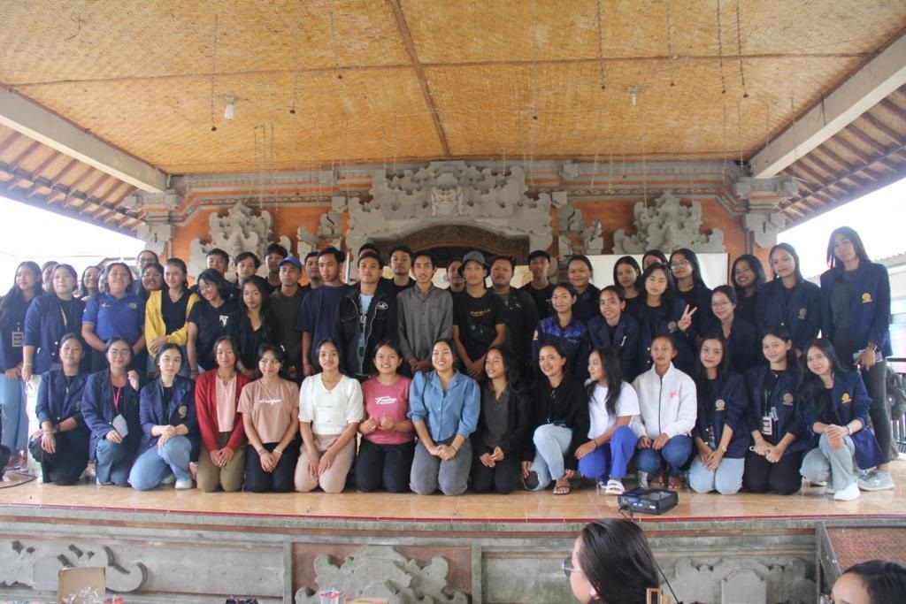 Himpunan Mahasiswa Administrasi Publik Gelar Ruang Peduli Lingkungan Sekitar Sebagai Wujud Kontribusi Nyata Kepada Masyarakat di Desa Banua
