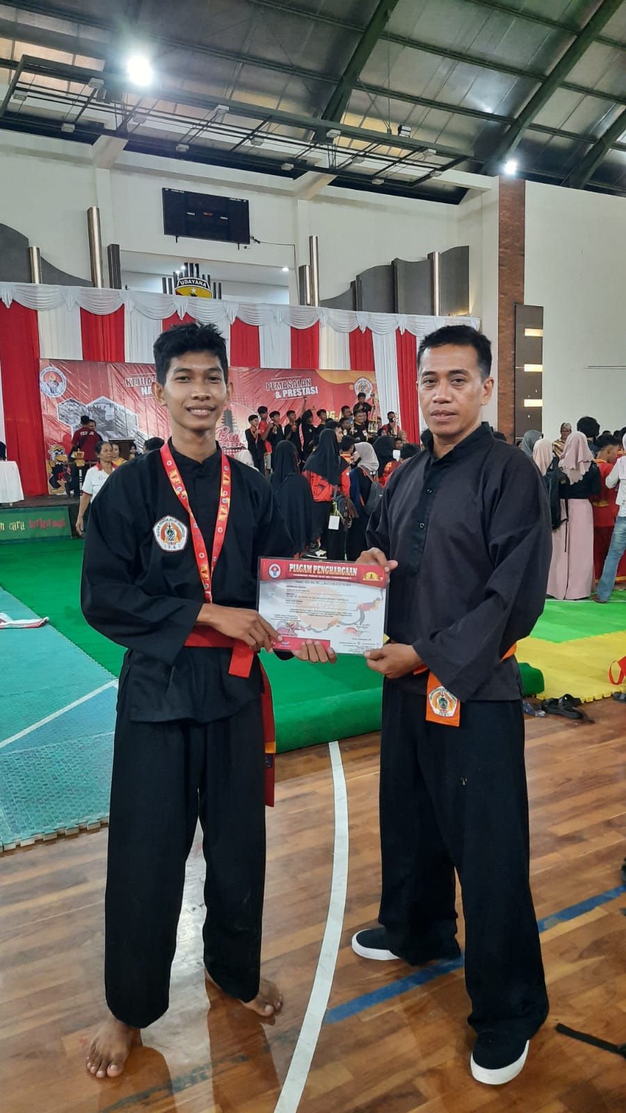 YOUTH AND ACHIEVEMENTS: ILHAM RAMADHANI, COMMUNICATIONS STUDENTS BACK ACHIEVE PROUD ACHIEVEMENTS THROUGH PENCAK SILAT