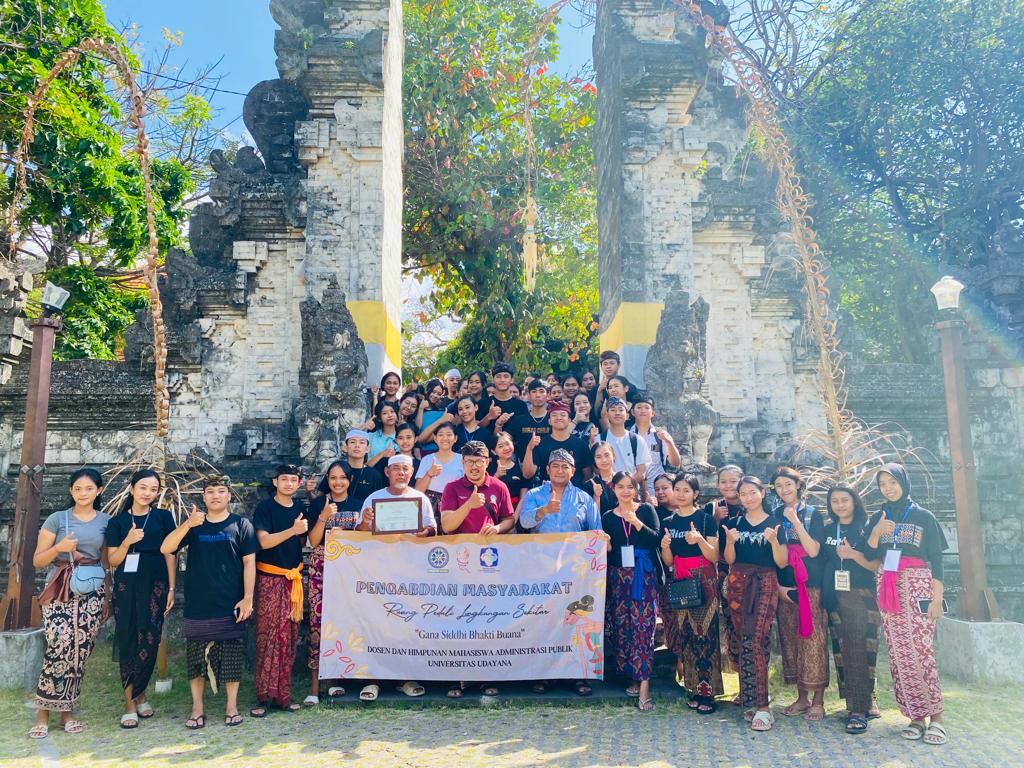Himpunan Mahasiswa Administrasi Publik Gelar Clean Up dengan Mengamalkan Tri Dharma Perguruan Tinggi Melalui Pengabdian Masyarakat di Pura Sakenan
